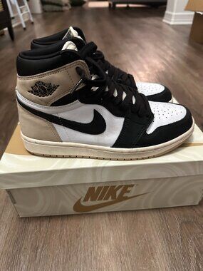 Authentic Air Jordan 1 Retro High OG "Latte" w/box Size 8.5 women or men 7